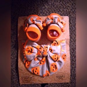 Baby essentials Halloween hat & socks